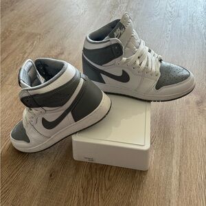 Nike high top dunks (6.5Y)
